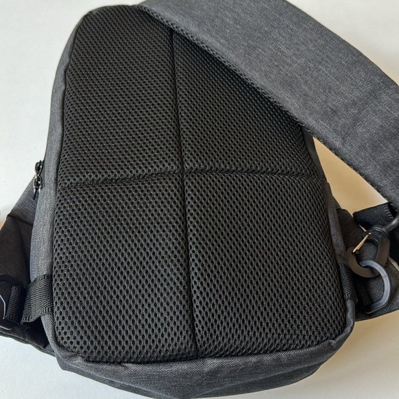 NEW FITKICKS Latitude Active Lifestyle Sling Bag Backpack - Black Color - Picture 6 of 12